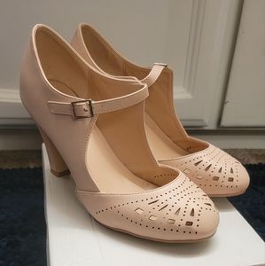 Journee Collection Women's Elsa Mary Jane Pump